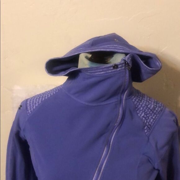 Lululemon 1/2 zip jacket 6 (1899) - Picture 2 of 8